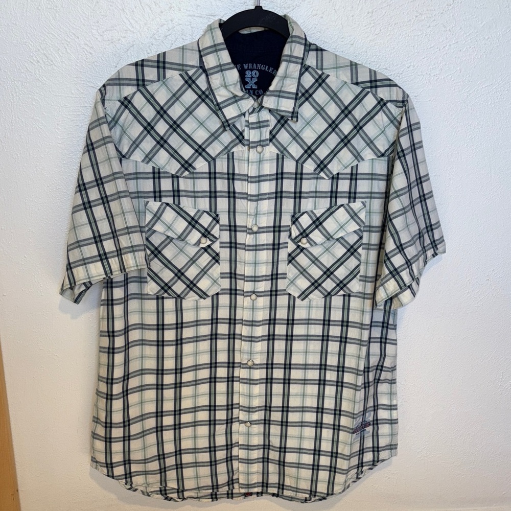 Wrangler Men's Black and White Plaid Pearl Snap Shirt